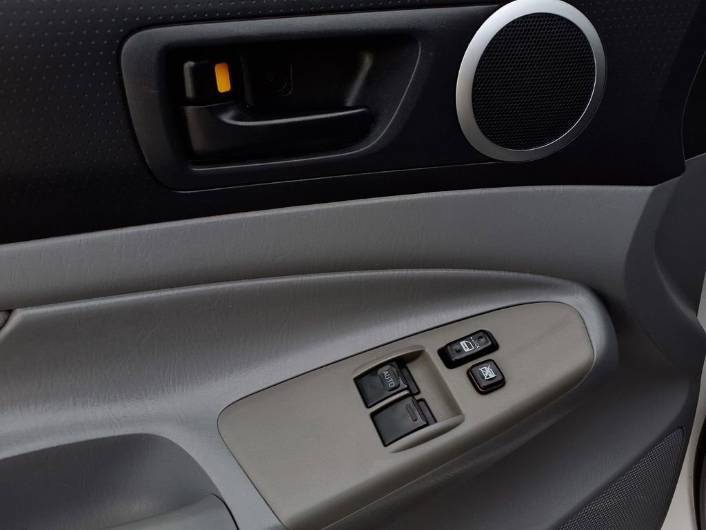 Used 2005 Toyota Tacoma PreRunner image 18