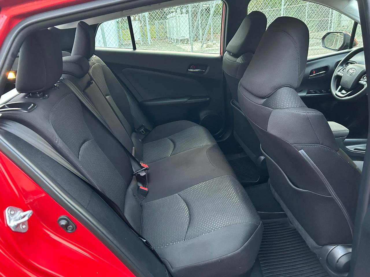 Used 2021 Toyota Prius LE AWD/4WD image 12