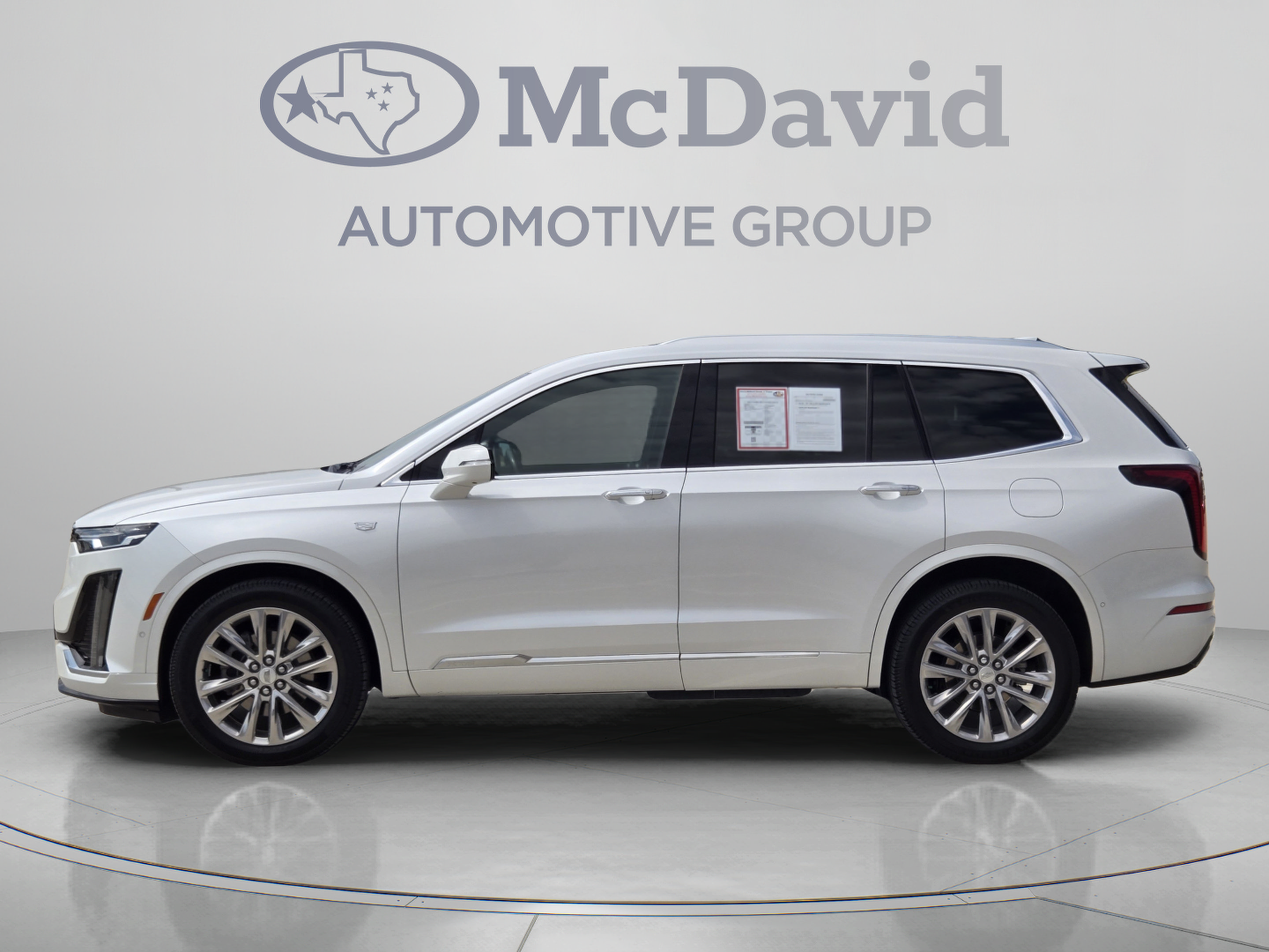 Used 2022 Cadillac XT6 Premium Luxury w/ Technology Package FWD image 2