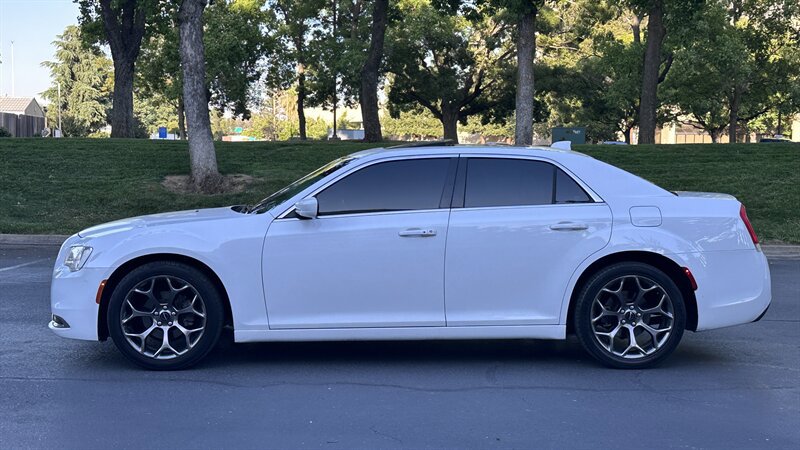 Used 2015 Chrysler 300 Limited RWD image 9