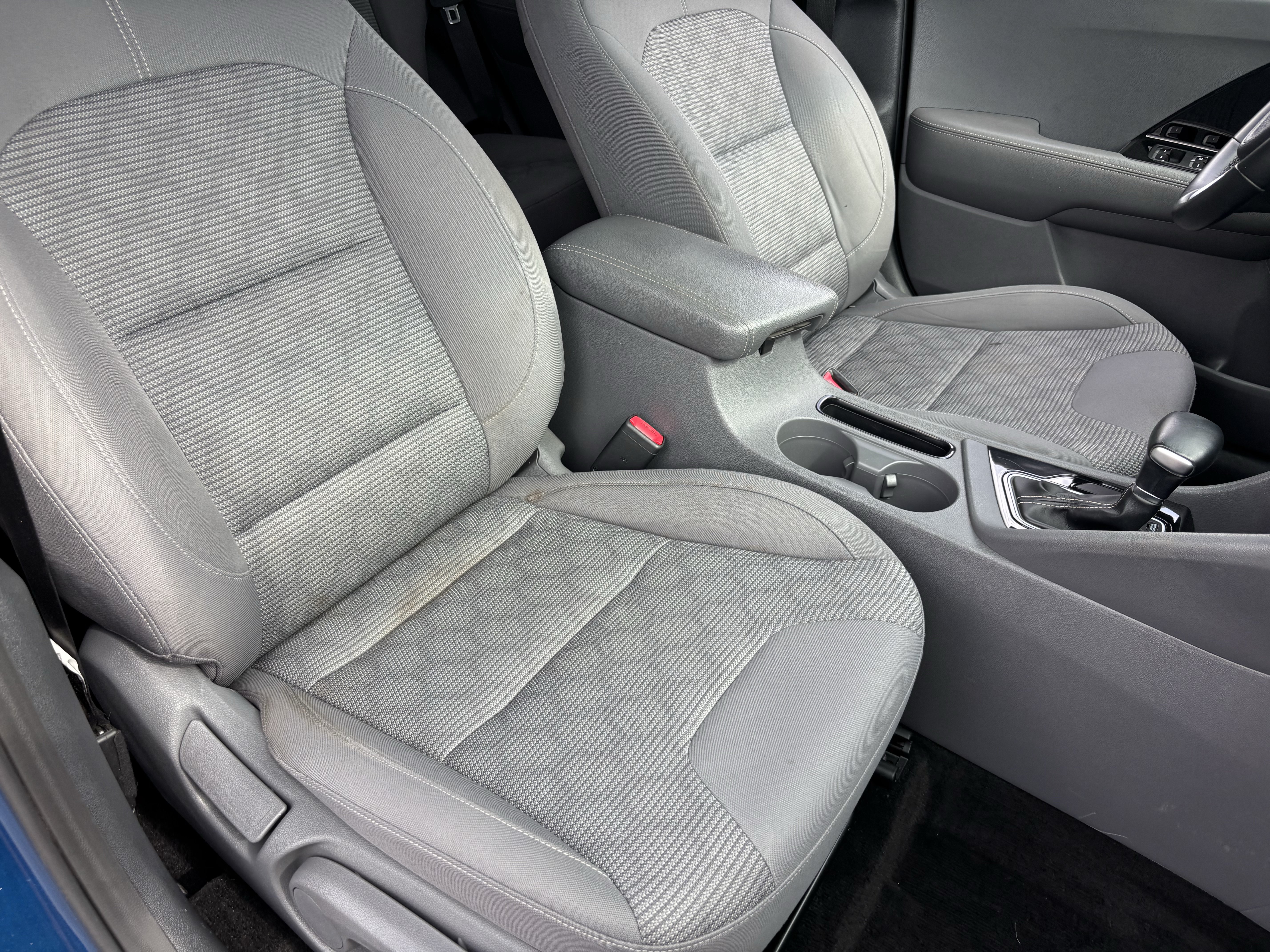 Used 2020 Kia Niro LXS FWD image 8