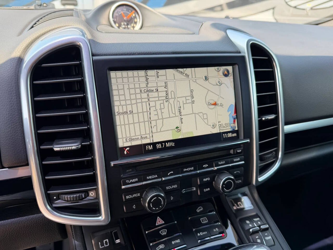 Used 2015 Porsche Cayenne Diesel w/ Premium Plus Package AWD/4WD image 31