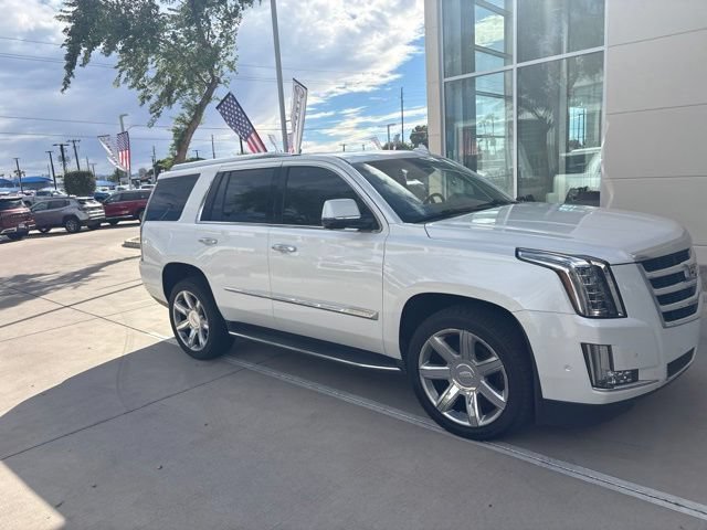 Used 2019 Cadillac Escalade Luxury AWD/4WD image 5