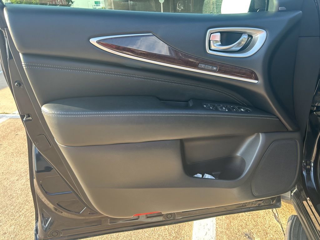 Used 2017 INFINITI QX60 Luxe w/ Deluxe Technology Package image 10