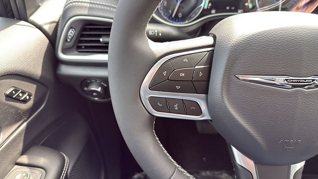 New 2026 Chrysler Pacifica Select AWD/4WD image 31