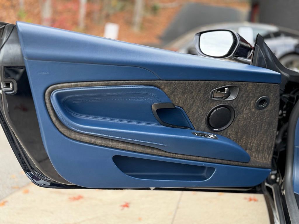 Used 2019 Aston Martin DB11 Volante image 33