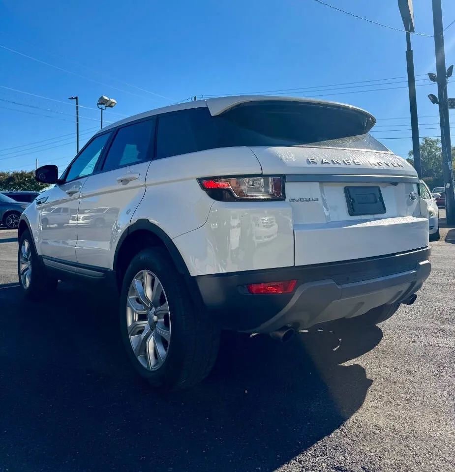 Used 2016 Land Rover Range Rover Evoque SE image 3