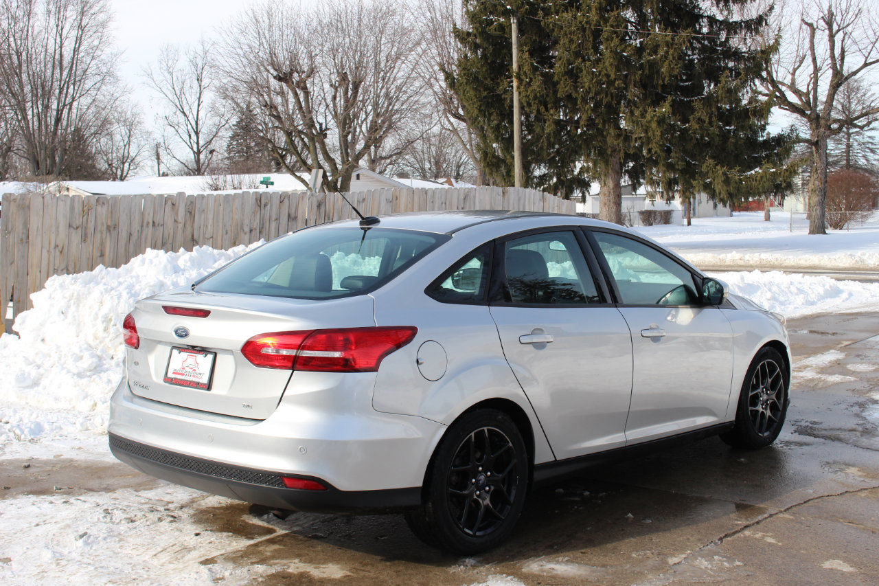 Used 2016 Ford Focus SE w/ Equipment Group 201A image 10