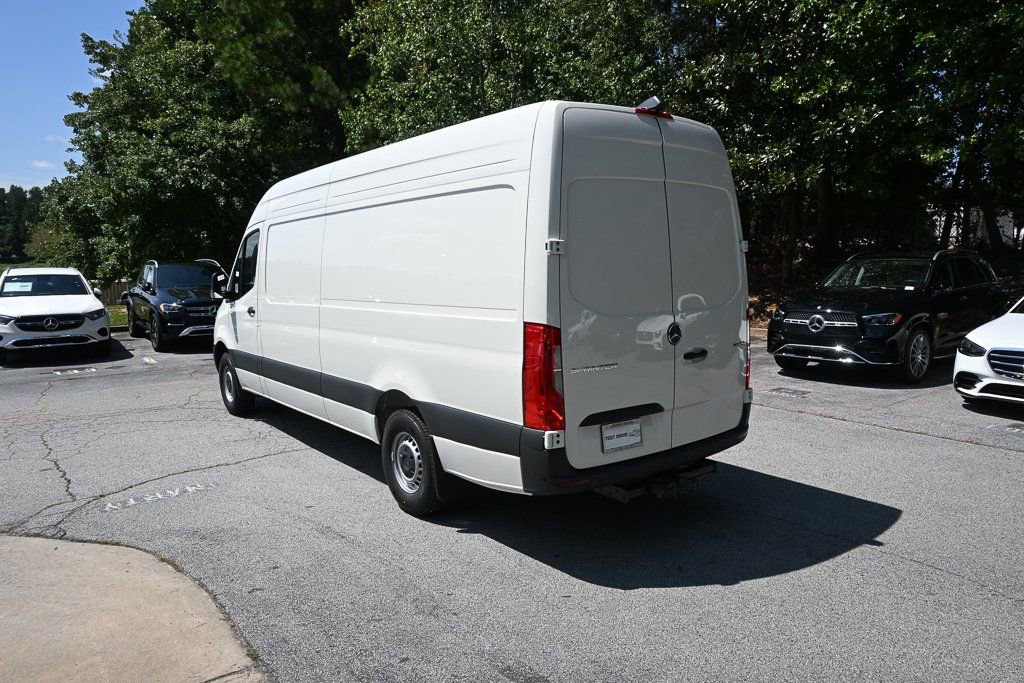 Used 2025 Mercedes-Benz Sprinter 2500 image 4