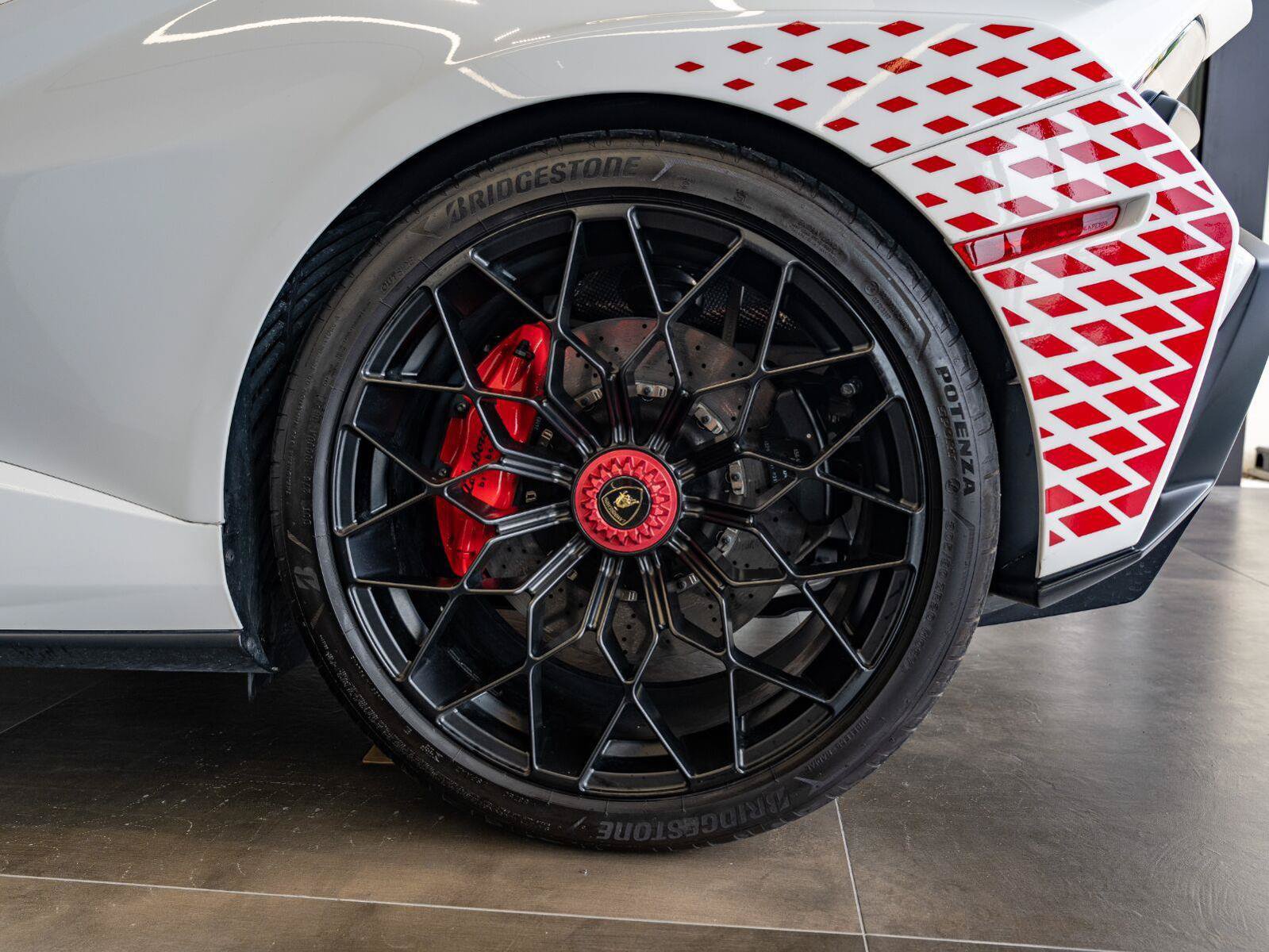 Used 2022 Lamborghini Huracan STO RWD image 54