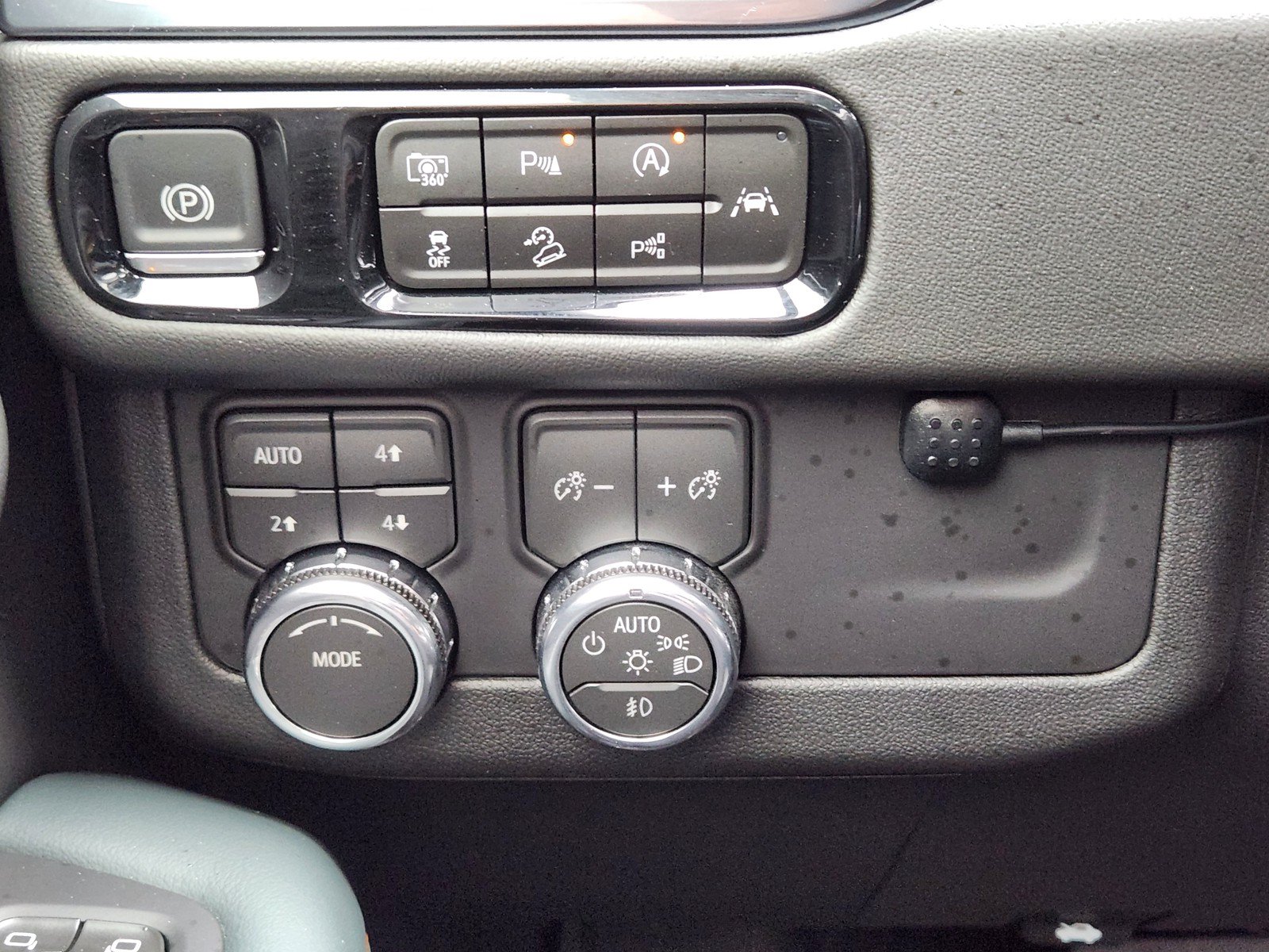 Used 2026 GMC Yukon AT4 w/ AT4 Premium Package AWD/4WD image 20
