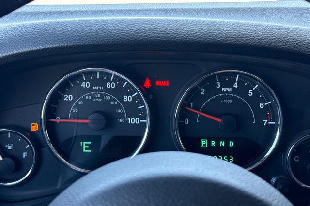Used 2014 Jeep Wrangler Unlimited Rubicon w/ Connectivity Group AWD/4WD image 26