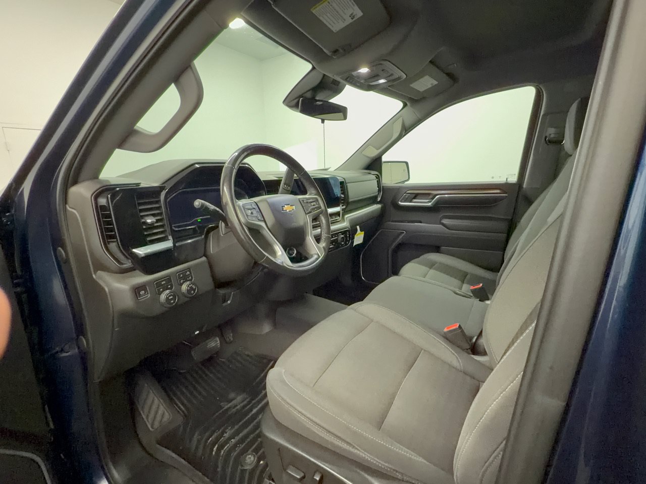 Used 2022 Chevrolet Silverado 1500 LT w/ All Star Edition Plus AWD/4WD image 4