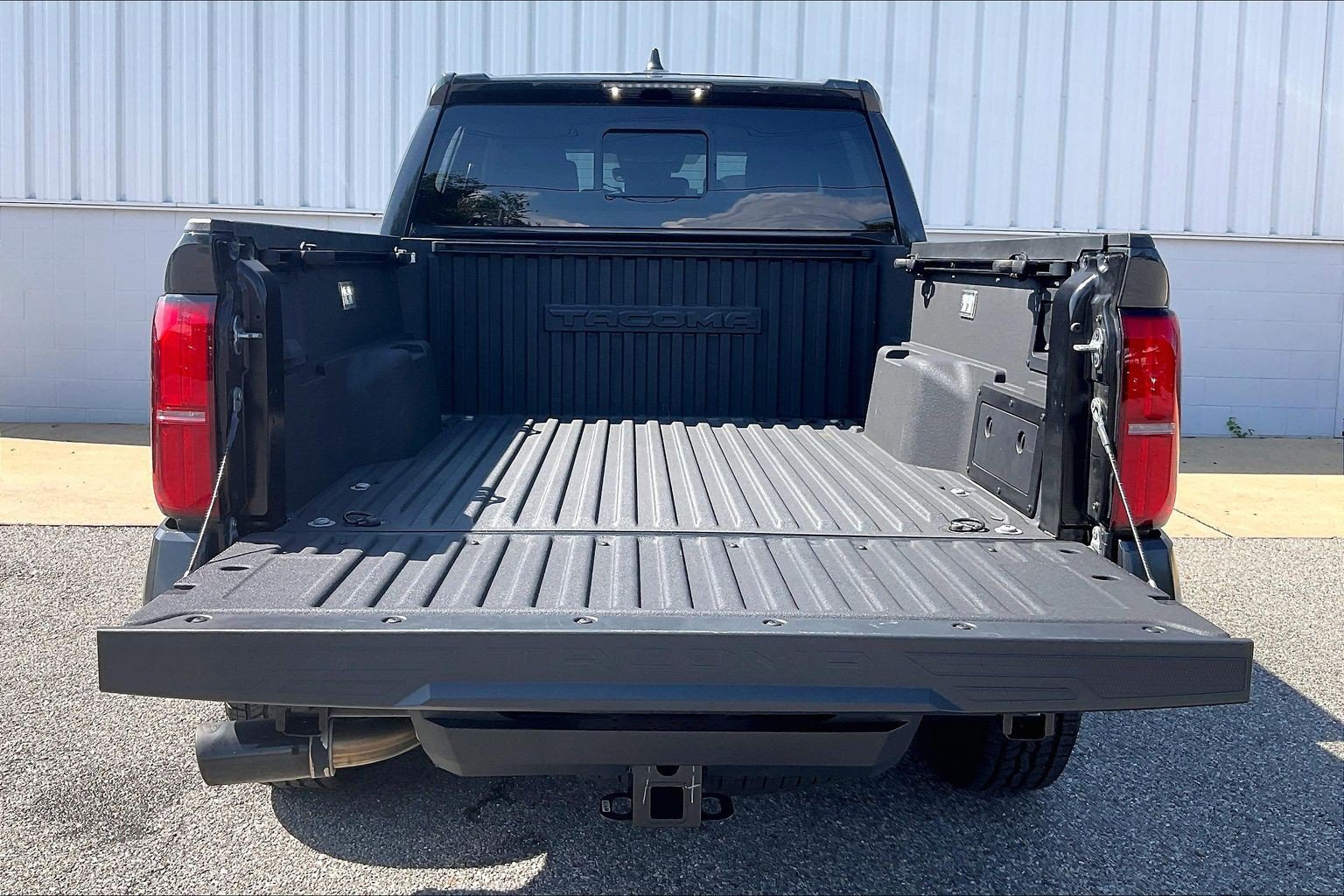 Used 2025 Toyota Tacoma TRD Off-Road w/ TRD Off Road Upgrade Package AWD/4WD image 41