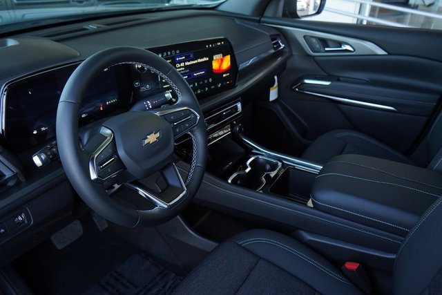 New 2025 Chevrolet Traverse LT w/ Sun and Wheel Package image 2