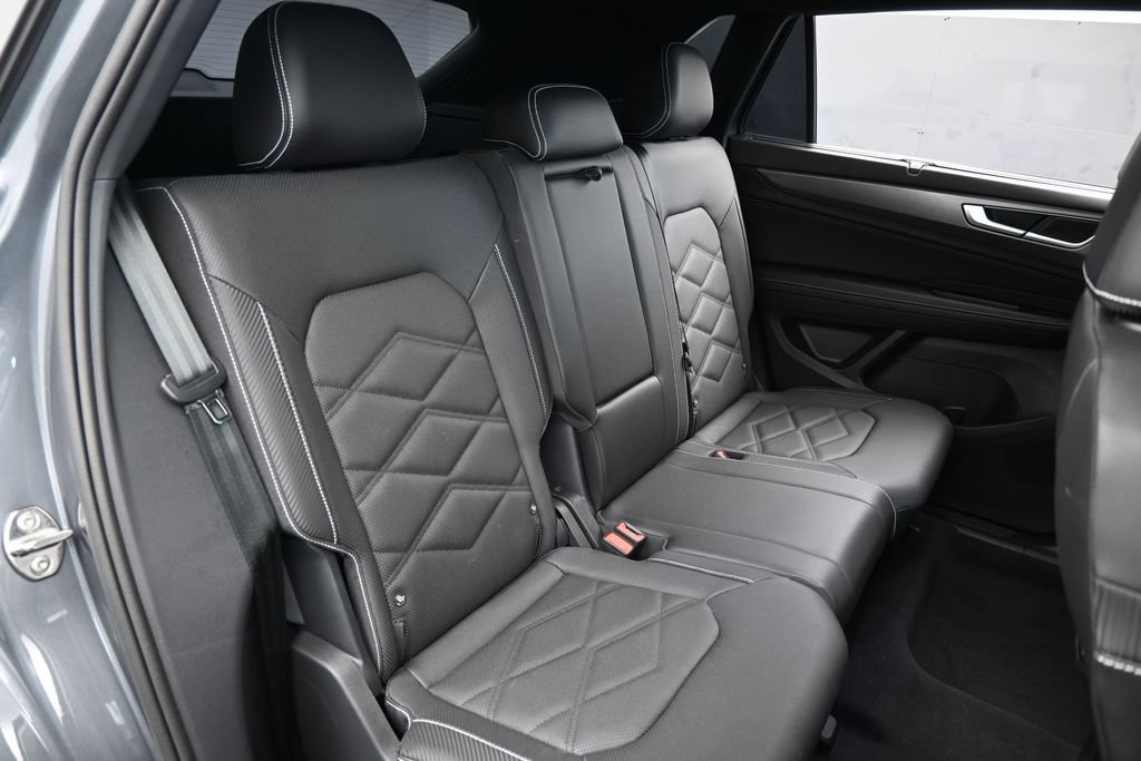 Used 2025 Volkswagen Atlas Cross Sport SE w/ Panoramic Sunroof Package FWD image 49