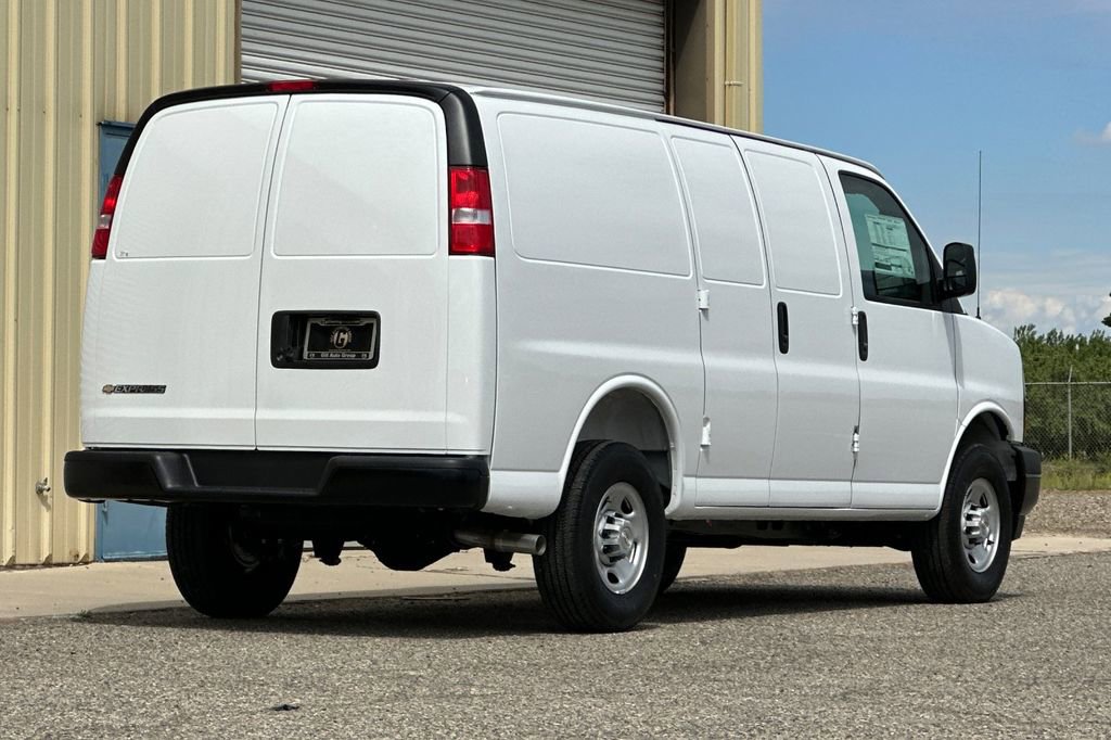 New 2026 Chevrolet Express 3500 RWD image 6