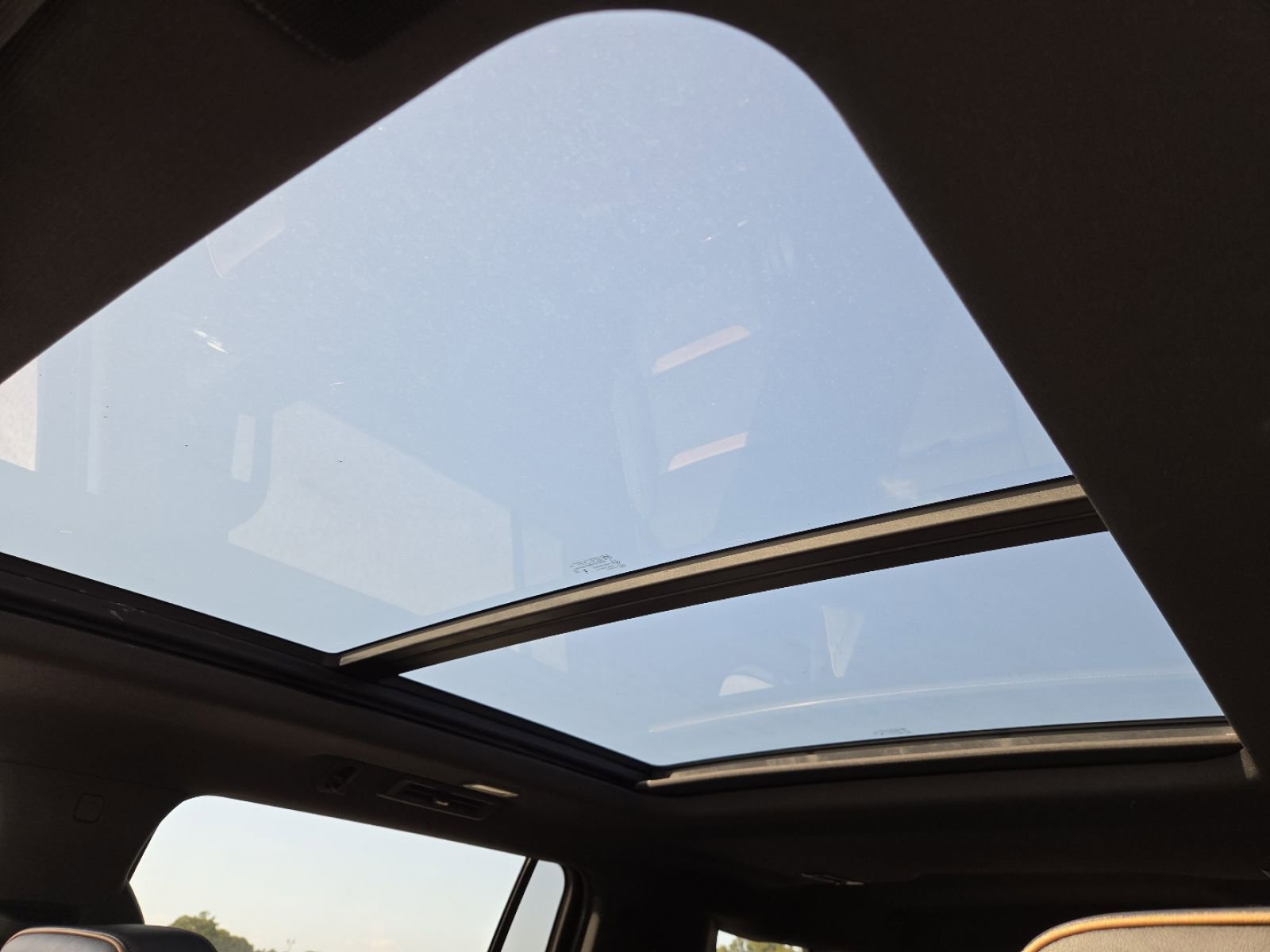 Used 2023 GMC Yukon XL AT4 w/ AT4 Premium Plus Package AWD/4WD image 4