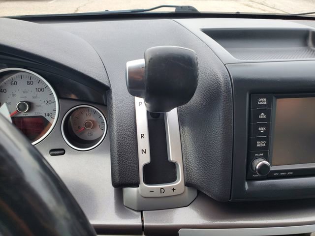 Used 2010 Volkswagen Routan SE image 14