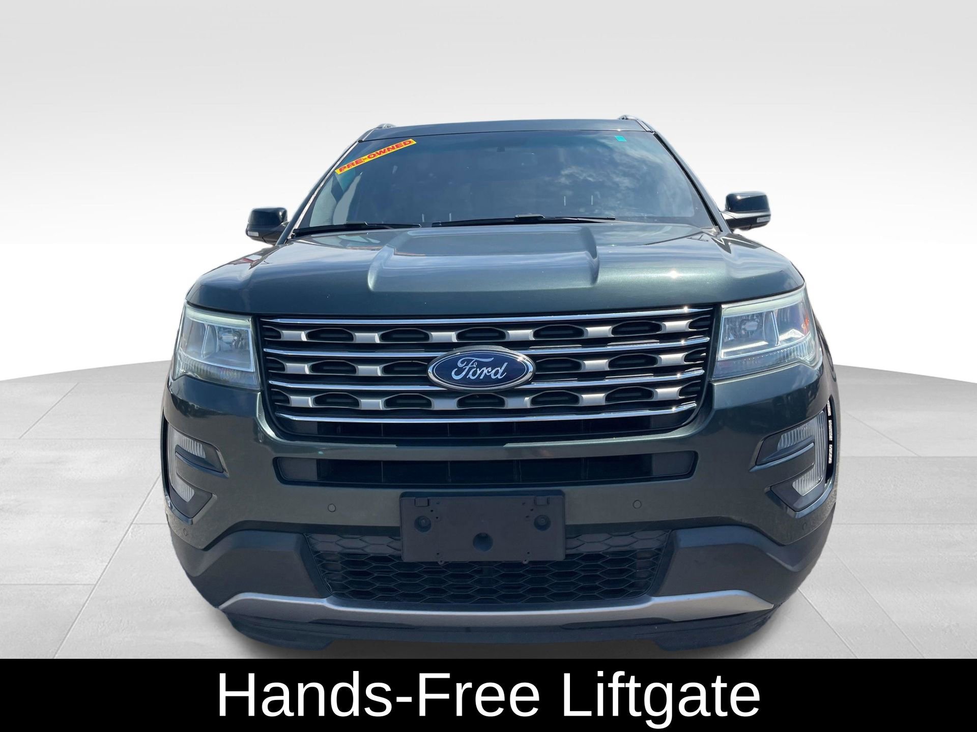 Used 2016 Ford Explorer XLT w/ Equipment Group 202A FWD image 2