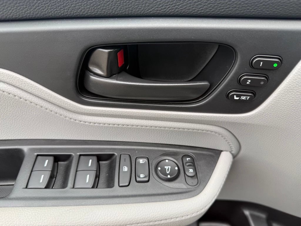 Used 2023 Honda Odyssey EX-L image 19
