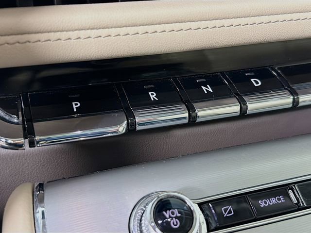 Used 2023 Lincoln Aviator AWD w/ Premium Package image 19