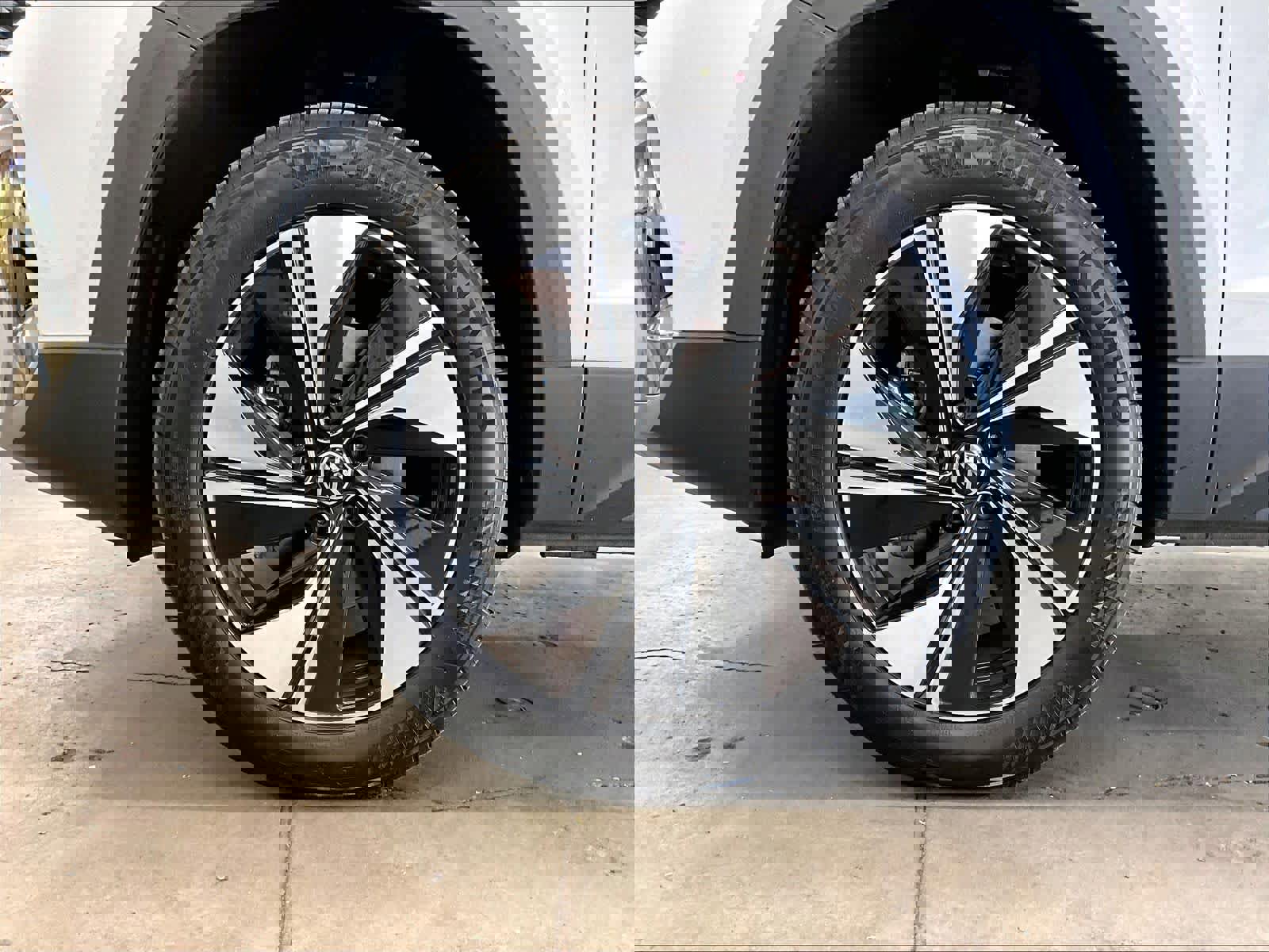 Used 2025 Volkswagen Taos SE w/ Panoramic Sunroof Package image 12