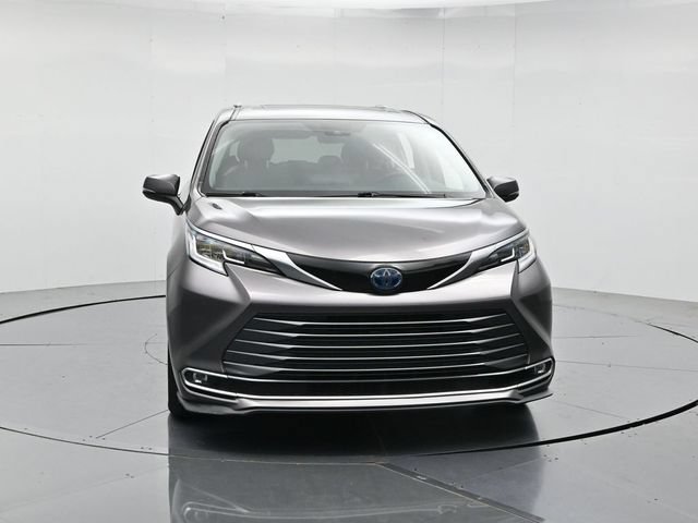 Used 2021 Toyota Sienna Limited FWD image 4