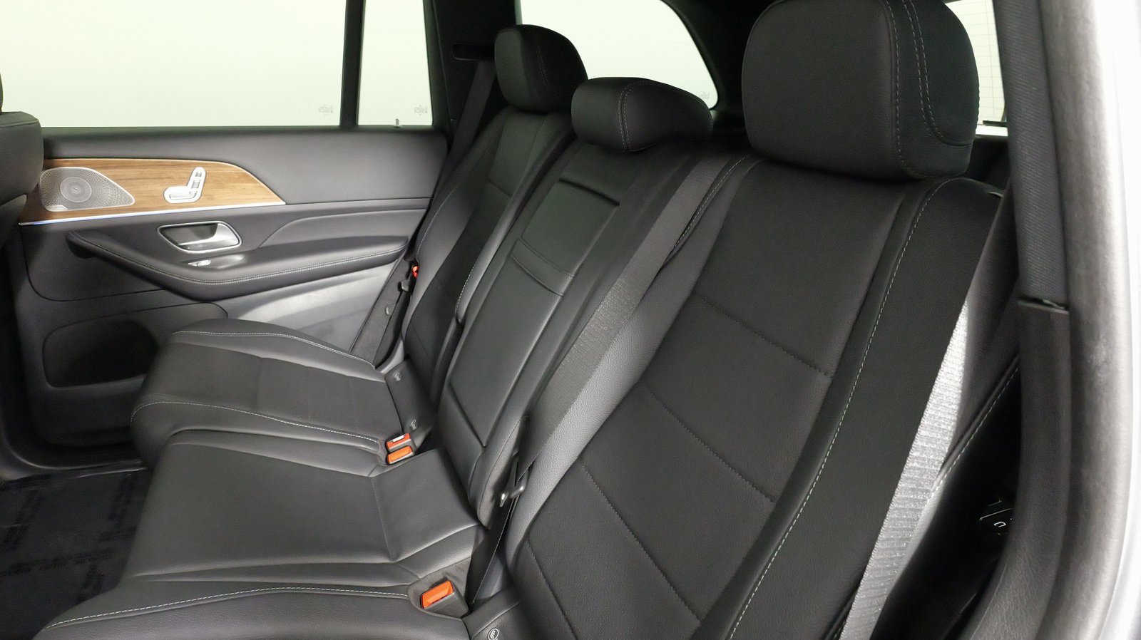 Used 2024 Mercedes-Benz GLS 450 4MATIC w/ AMG Line Exterior image 40