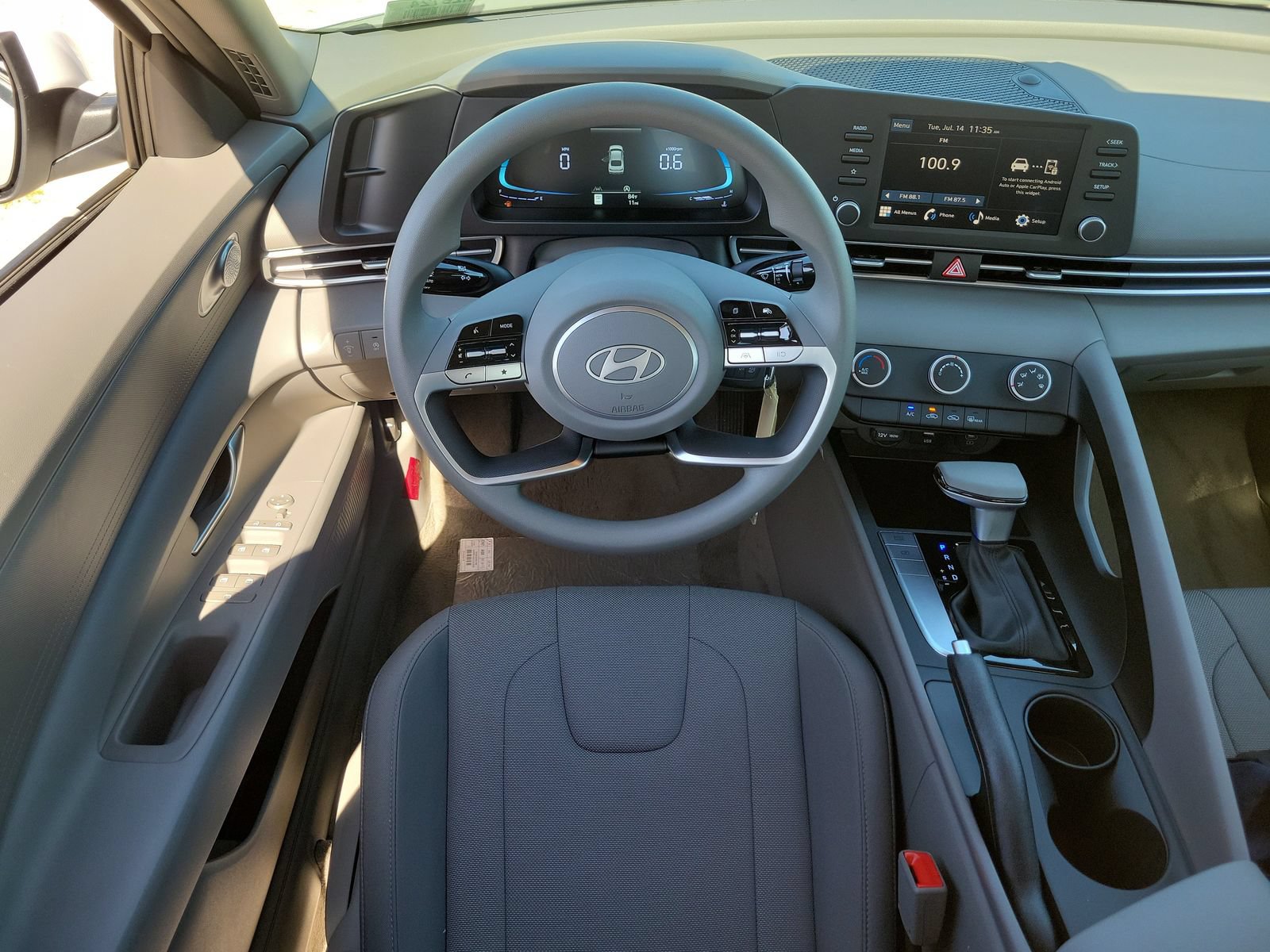 New 2026 Hyundai Elantra SE FWD image 7