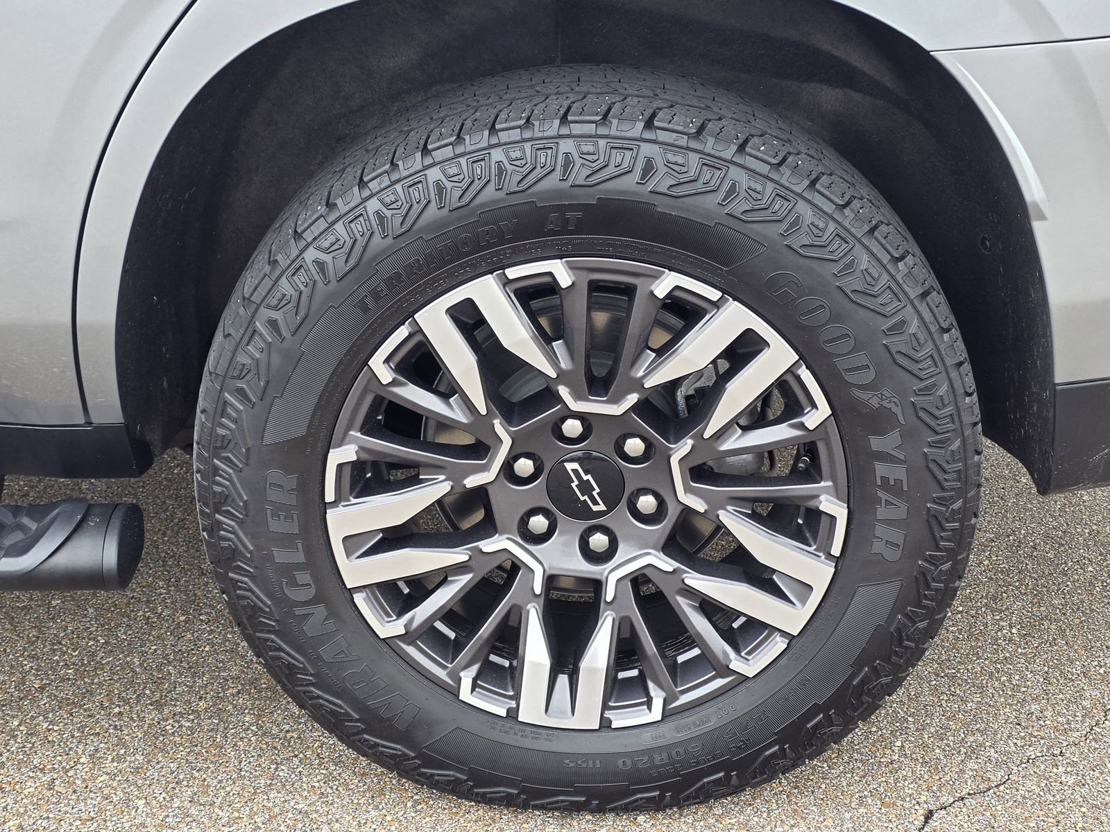 Used 2025 Chevrolet Tahoe Z71 AWD/4WD image 28