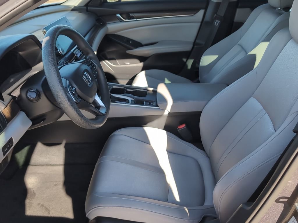 Used 2018 Honda Accord EX image 12