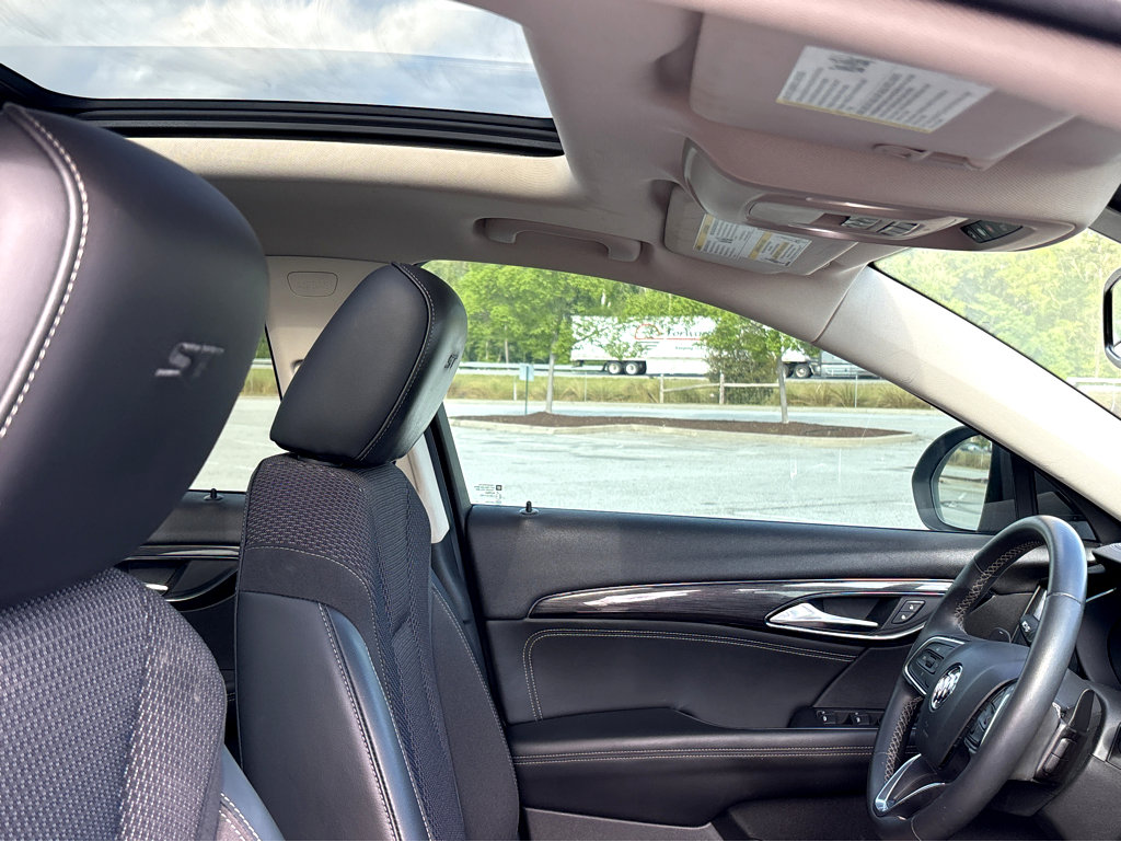 Used 2022 Buick Envision Preferred w/ Sport Touring Package image 7