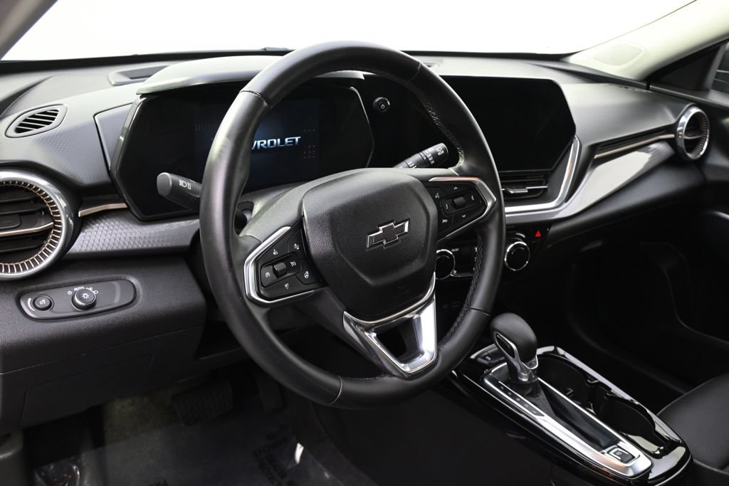 Used 2024 Chevrolet Trax ACTIV w/ Sunroof Package FWD image 11