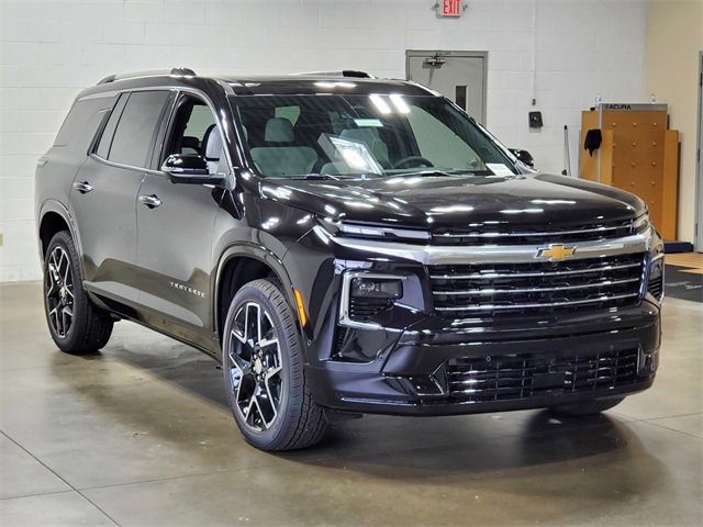 New 2025 Chevrolet Traverse High Country image 3