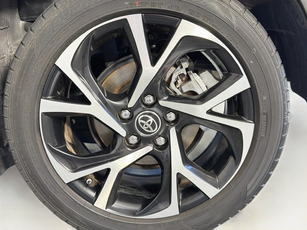 Used 2018 Toyota C-HR XLE FWD image 30