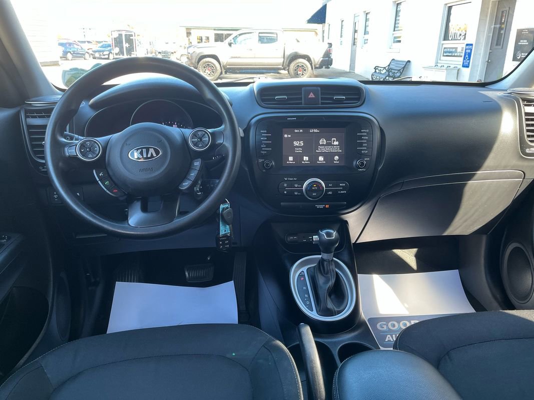 Used 2018 Kia Soul + image 6