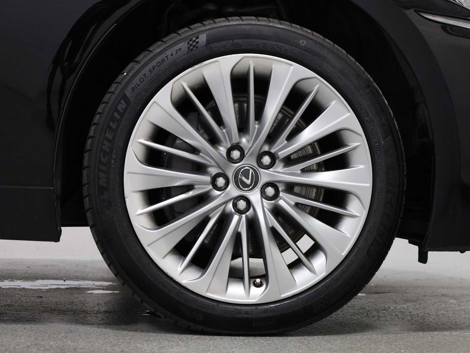 Used 2018 Lexus LS 500 w/ Interior Upgrade Package RWD image 12