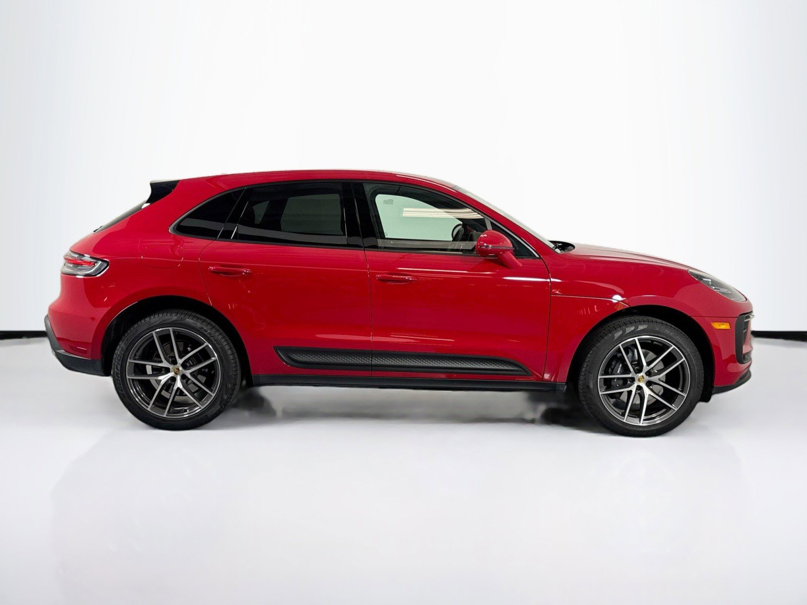 Used 2025 Porsche Macan w/ Premium Package Plus image 8
