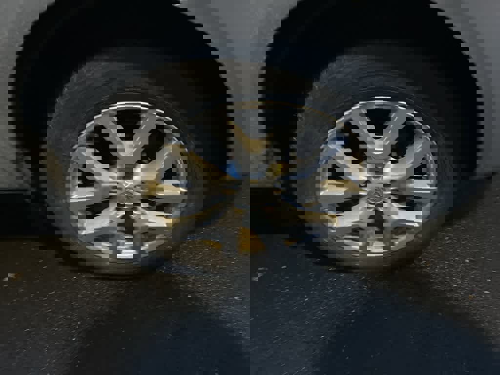 Used 2011 Nissan Rogue SV w/ SL Pkg image 4