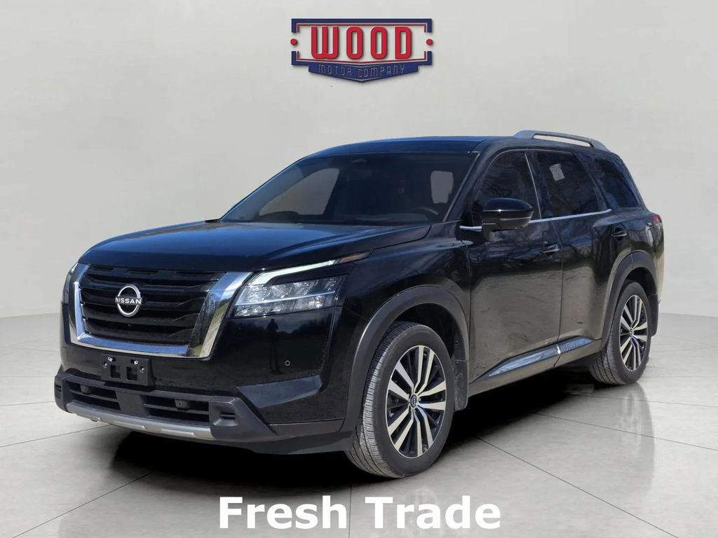 Used 2024 Nissan Pathfinder Platinum image 3