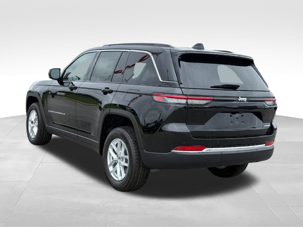 New 2026 Jeep Grand Cherokee Laredo RWD image 3