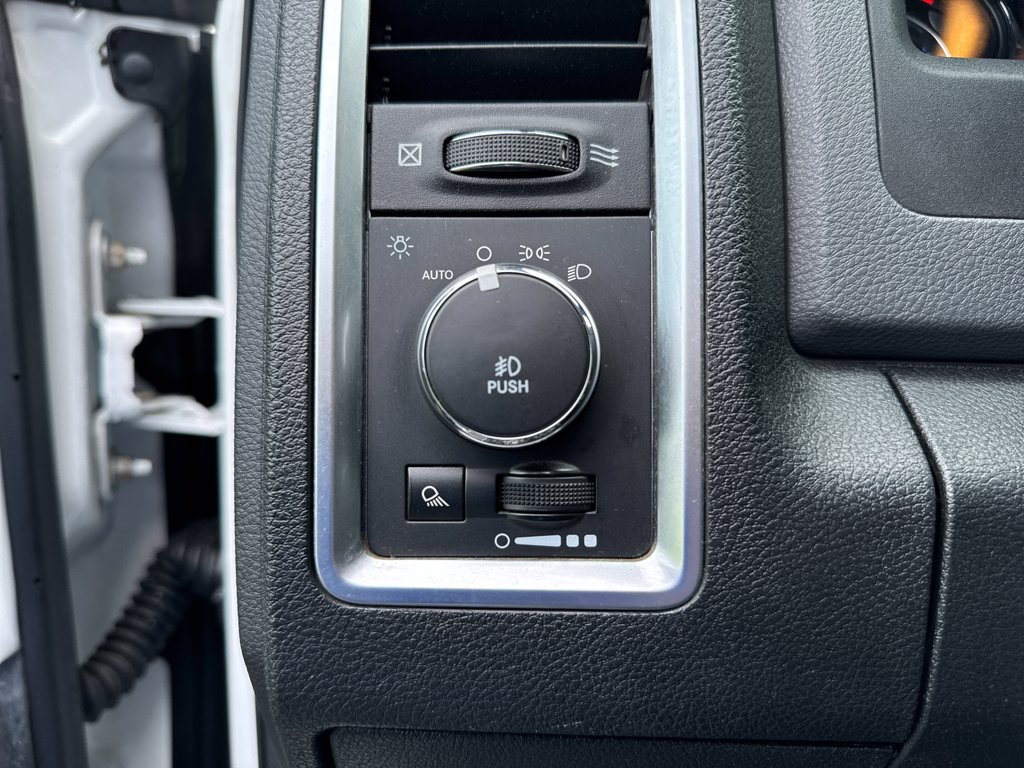 Used 2015 RAM 3500 Big Horn AWD/4WD image 29
