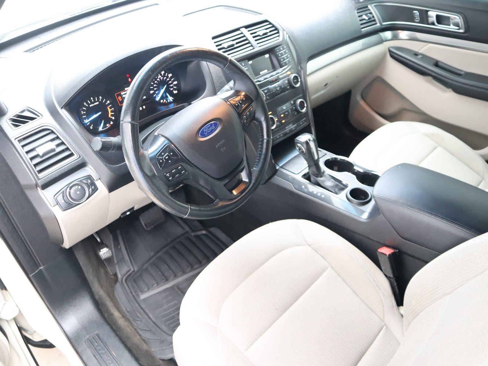 Used 2018 Ford Explorer XLT FWD image 22
