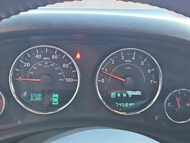 Used 2017 Jeep Wrangler Unlimited Sahara w/ Connectivity Group image 13