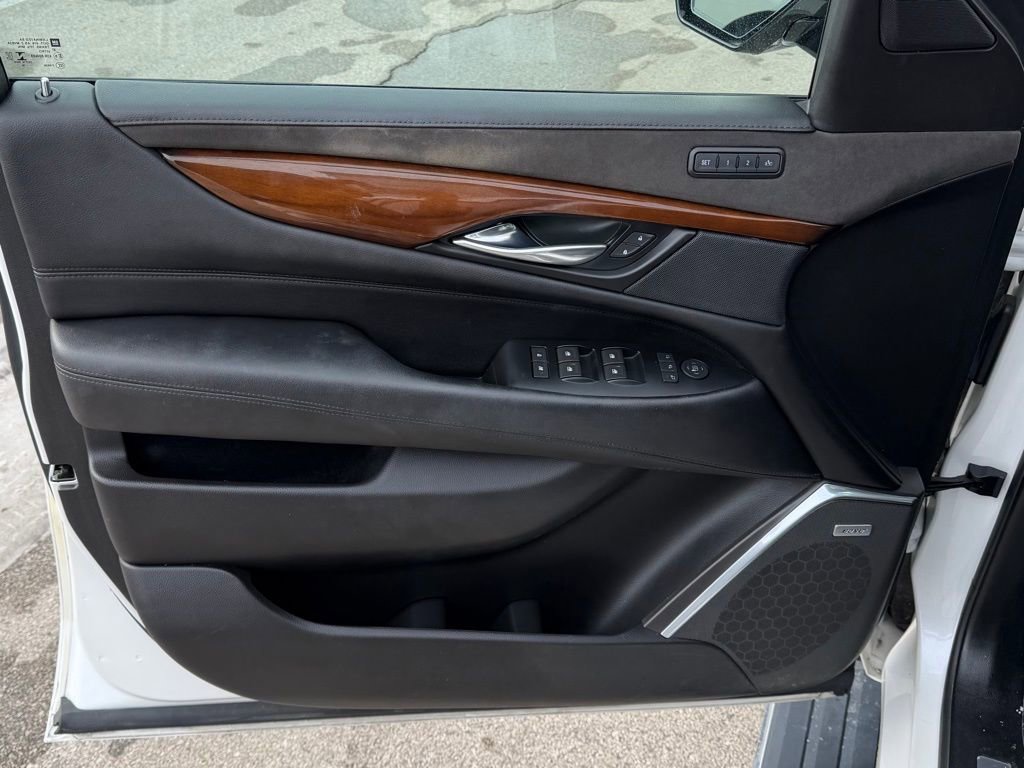 Used 2018 Cadillac Escalade ESV Premium Luxury image 14