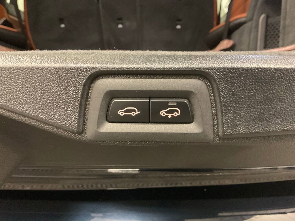 Used 2021 BMW X7 M50i image 41