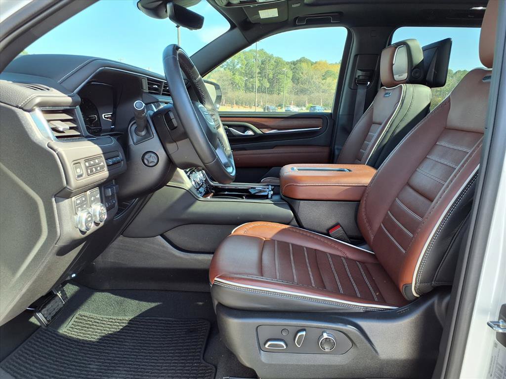 Used 2024 GMC Yukon XL Denali Ultimate image 3