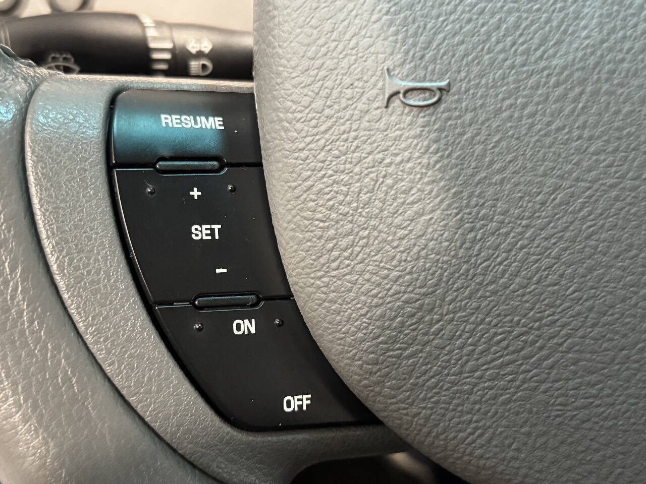 Used 2006 Lincoln Town Car Signature RWD image 29