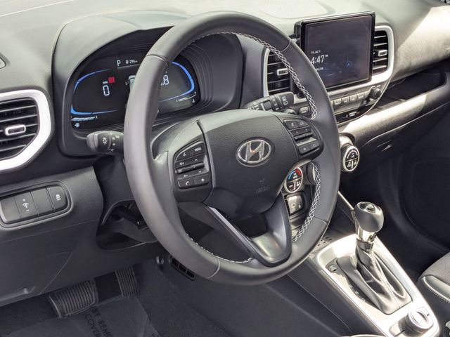 Used 2025 Hyundai Venue Limited FWD image 14